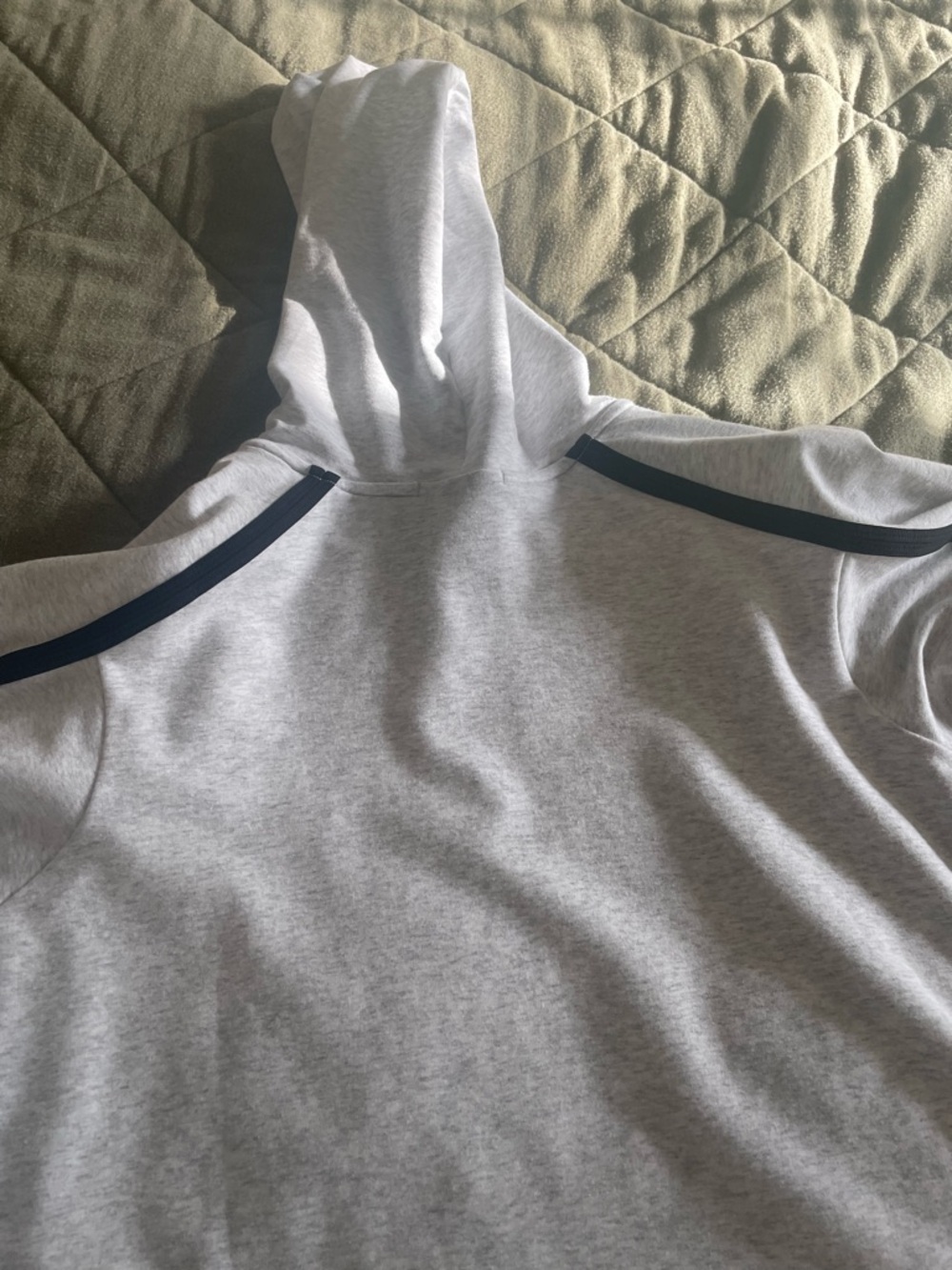 ON Light Gray Cropped Hoodie M - Picture 7 of 11